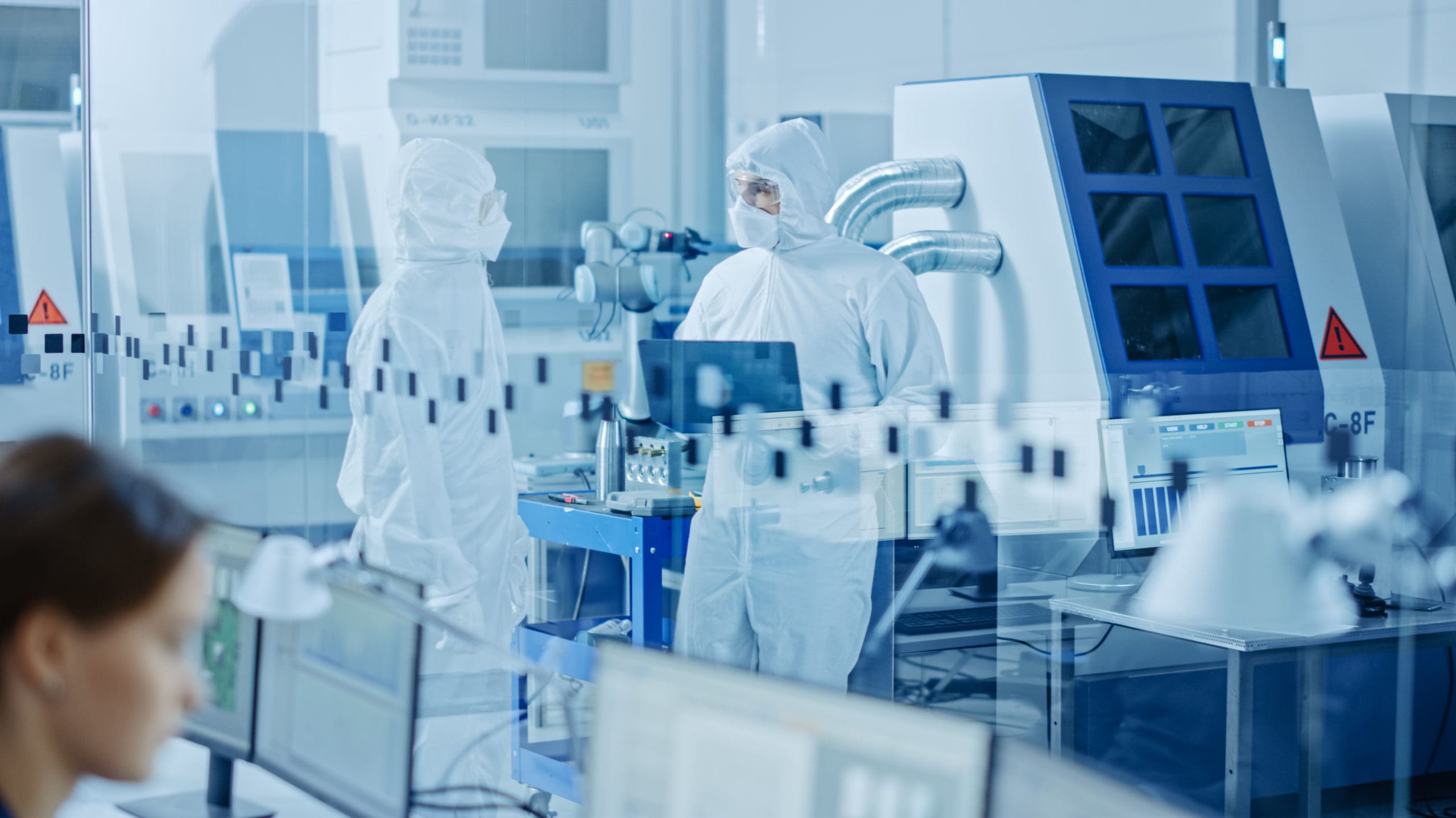 Lab-workers-working